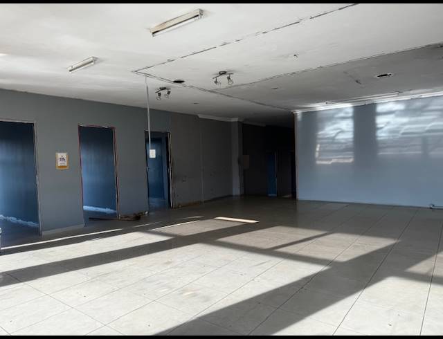 140M² BUILDING TO LET IN OVERPORT